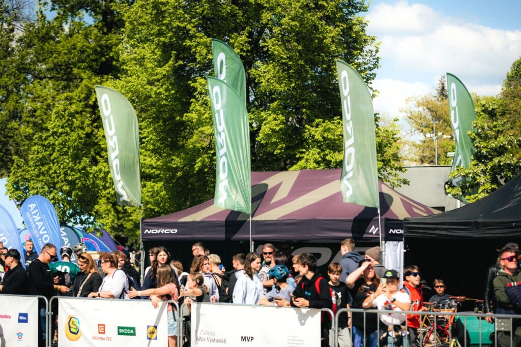 nuzkovy stan 3x3 reklamni vlajky s potiskem norco